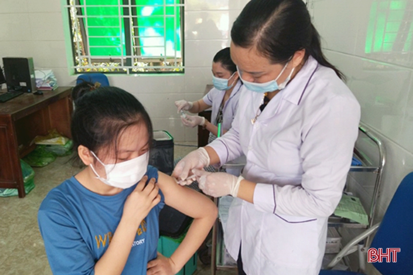 Ban Thường vụ Tỉnh ủy Hà Tĩnh ra công điện tăng cường tiêm vắc xin phòng bệnh COVID-19