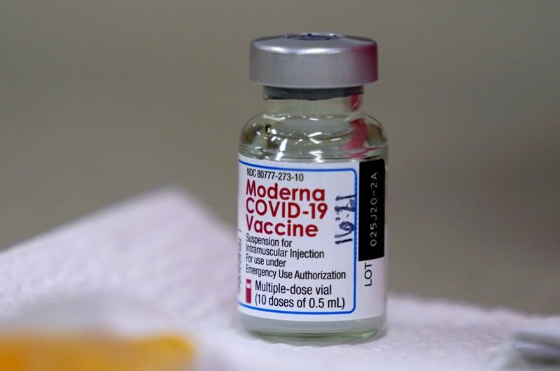 Mới nhất: Có thể tiêm mũi 2 vaccine COVID-19 Moderna cho người đã tiêm mũi 1 Pfizer hoặc AstraZeneca