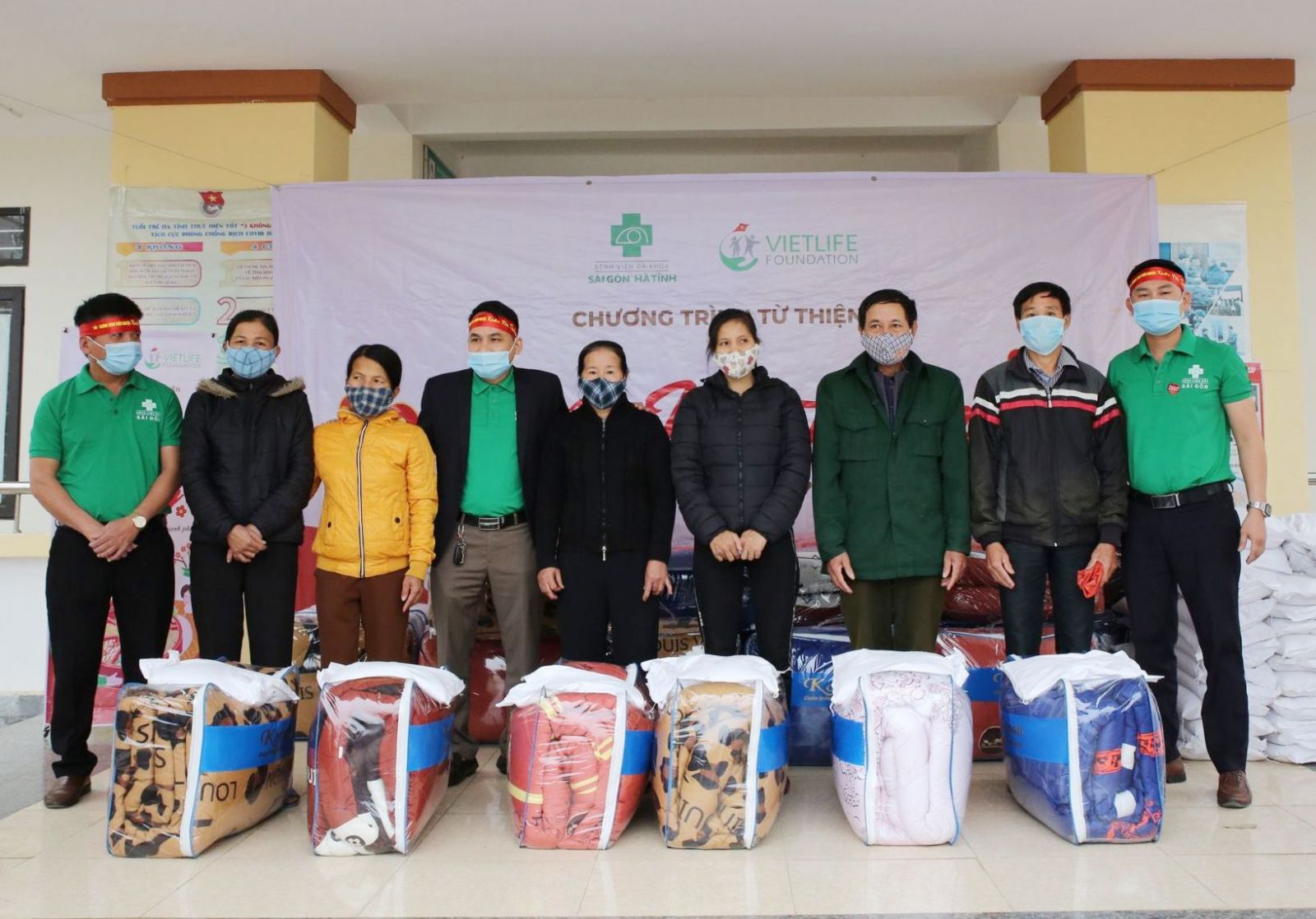 Bệnh viện Đa khoa Sài Gòn - Hà Tĩnh trao 200 suất quà Tết cho gia đình khó khăn