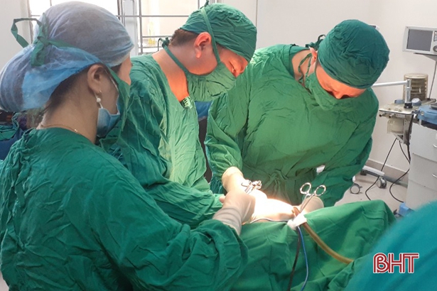 3 lần hội chẩn toàn viện, BVĐK tỉnh Hà Tĩnh cứu sống bệnh nhi 6 tuần tuổi bị xuất huyết não nặng