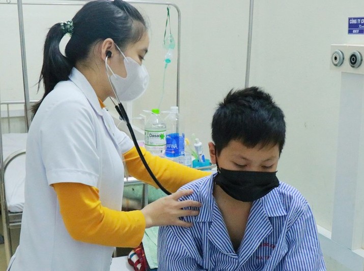 Thời tiết giao mùa, các cơ sở y tế ghi nhận sự gia tăng các trường hợp trẻ em mắc cúm A. bqbht_br_cum-2a.jpg