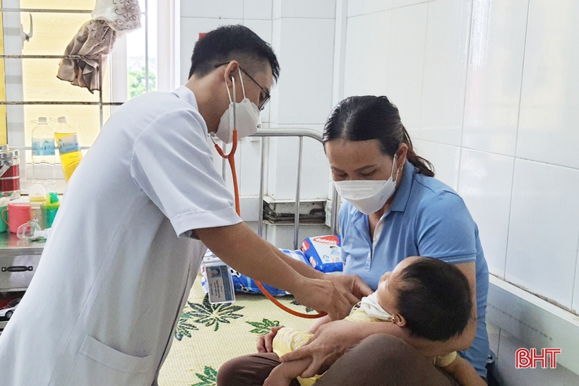 Hà Tĩnh: Thời tiết thất thường, gia tăng trẻ em nhập viện điều trị