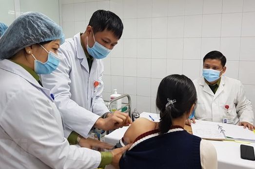 3 nữ tình nguyện viên bắt đầu tiêm vắcxin Nanocovax liều cao nhất