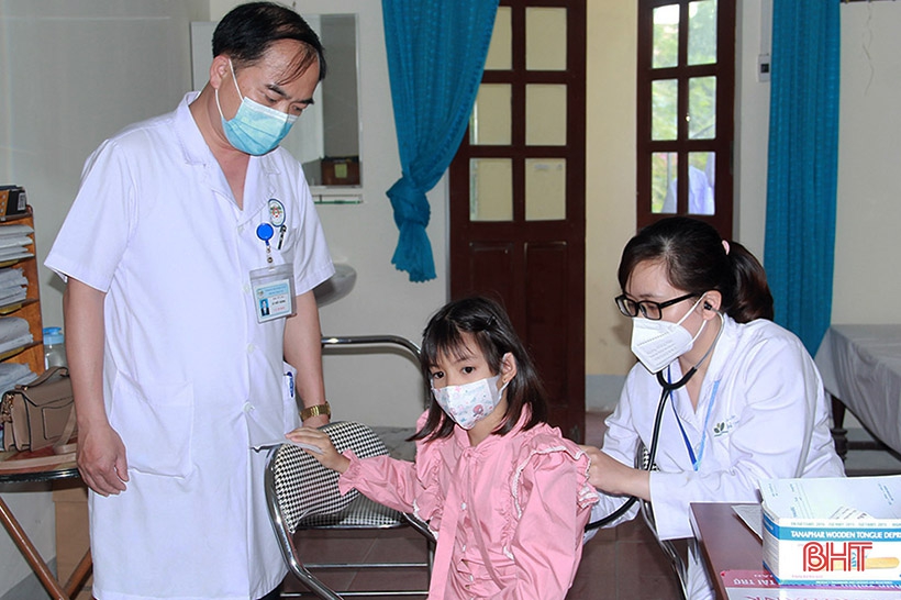 Nghi Xuân mời bác sĩ Bệnh viện Nhi Trung ương về làm việc tại địa phương