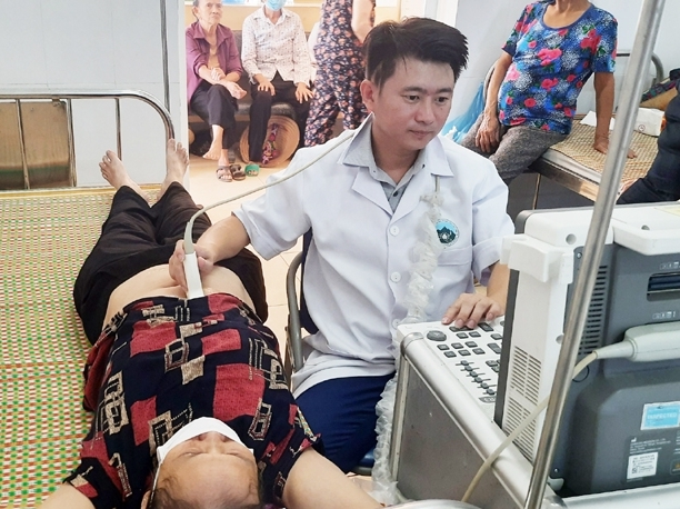 Hơn 500 người dân Lộc Hà được khám, cấp phát thuốc miễn phí