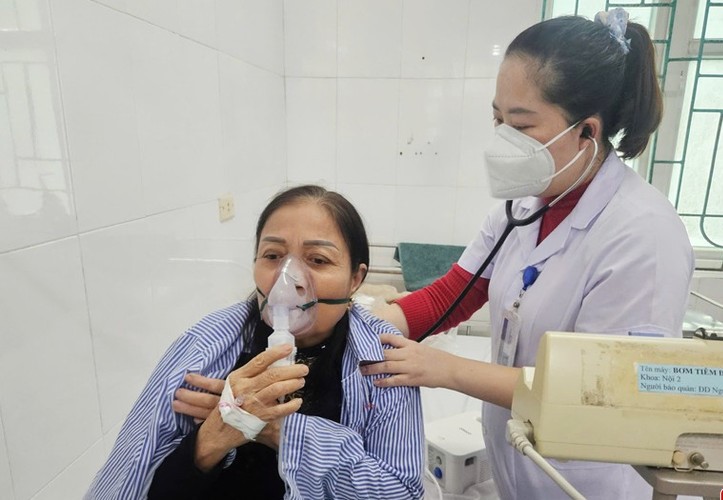 Bệnh nhân phải thở khí dung do những cơn cấp của bệnh. bqbht_br_phoi-tac-nghen-3a.jpg