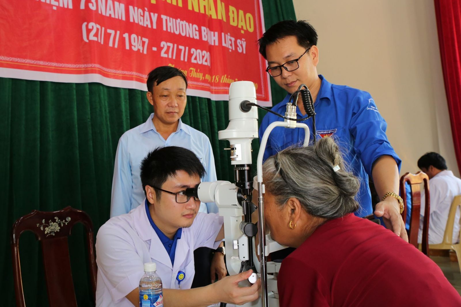 300 đối tượng chính sách xã miền núi Hà Tĩnh được khám bệnh, cấp thuốc miễn phí