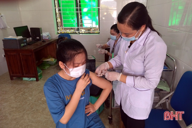 Hà Tĩnh chỉ đạo các địa phương quyết liệt nâng tỷ lệ tiêm mũi nhắc lại vắc-xin phòng COVID-19