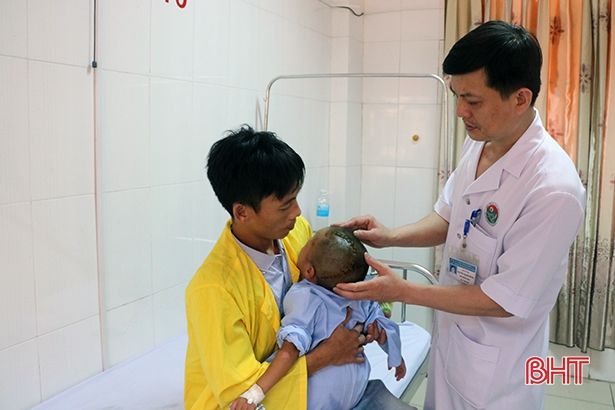 Bệnh viện Hà Tĩnh cứu sống bệnh nhi chấn thương sọ não nặng
