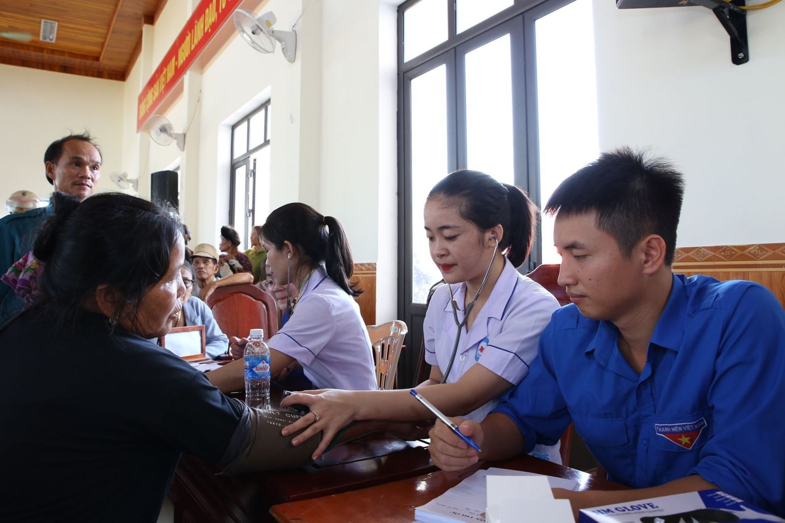 300 đối tượng chính sách xã miền núi Hà Tĩnh được khám bệnh, cấp thuốc miễn phí