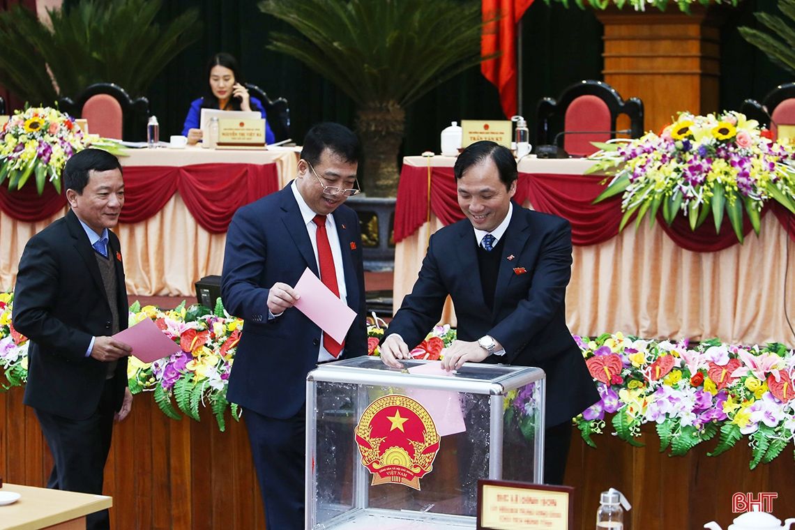 Đồng chí Hoàng Trung Dũng được bầu giữ chức Chủ tịch HĐND tỉnh Hà Tĩnh
