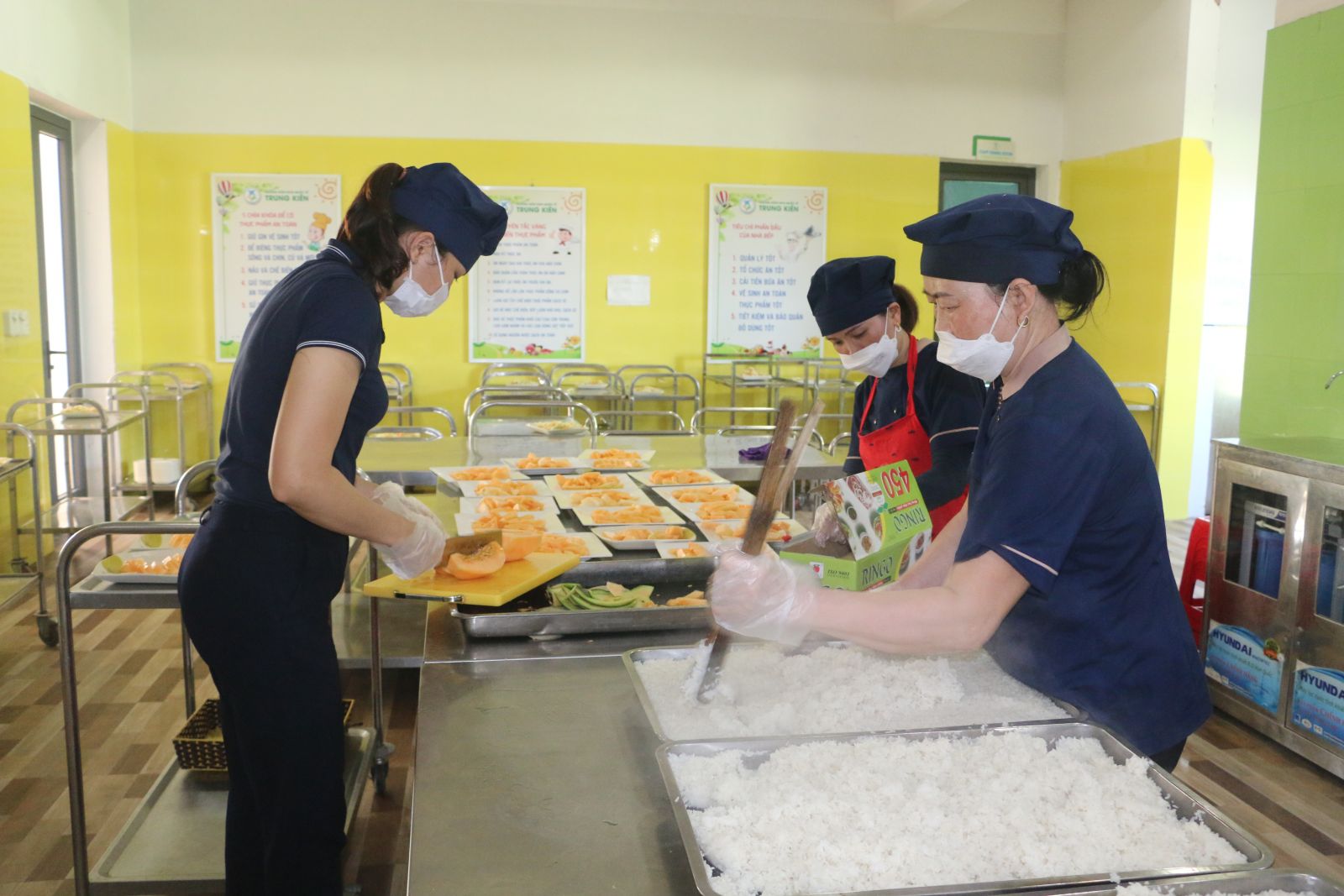 Kiểm soát chặt chẽ nguồn cung thực phẩm bếp ăn trường học ở Hà Tĩnh