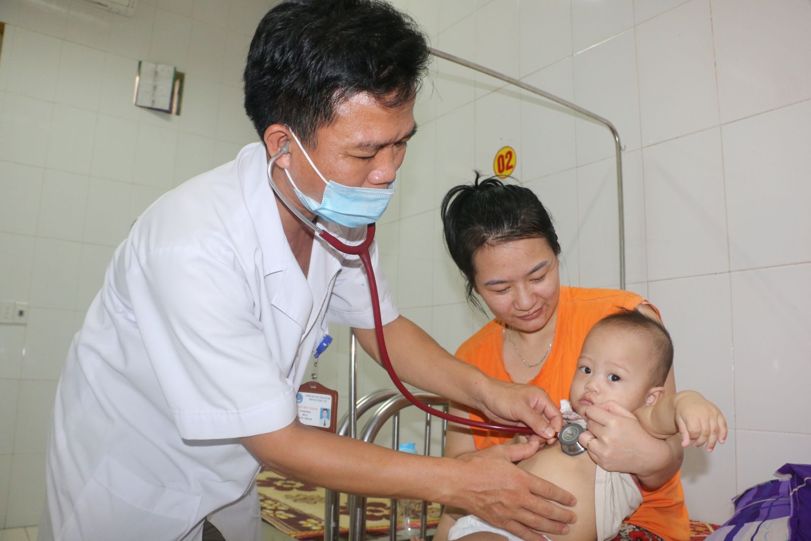 Hà Tĩnh: Thời tiết nắng nóng, trẻ em, người già nhập viện gia tăng