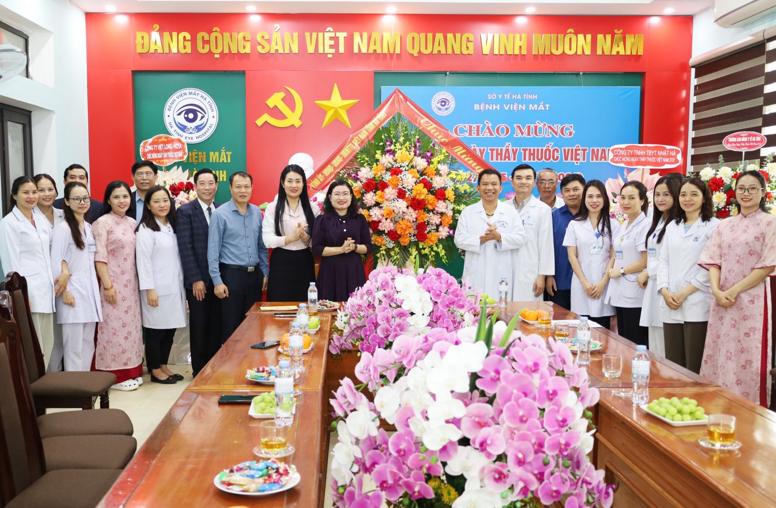 ...chúc mừng Bệnh viện Mắt Hà Tĩnh...