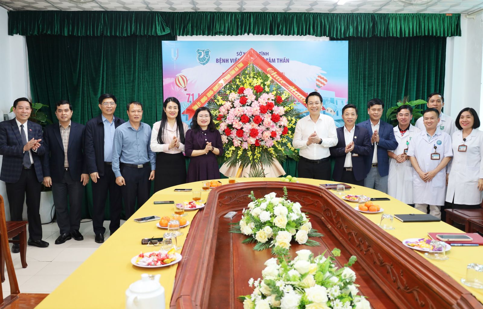 ...và chúc mừng Bệnh viện Sức khỏe tâm thần Hà Tĩnh.