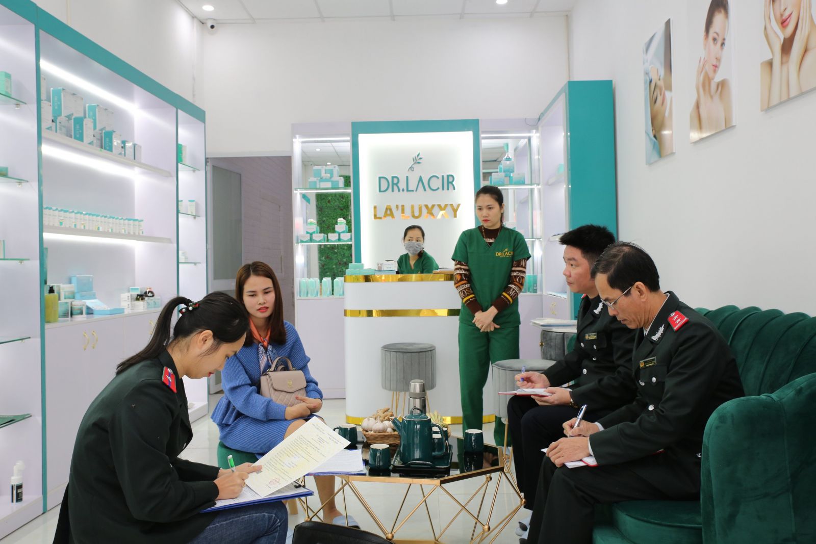 Sở Y tế Hà Tĩnh tạm đình chỉ hoạt động 4 cơ sở dịch vụ kính thuốc, thẩm mỹ