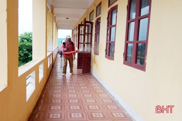 Làm sạch 240 trường học trưng dụng cách ly y tế ở Hà Tĩnh