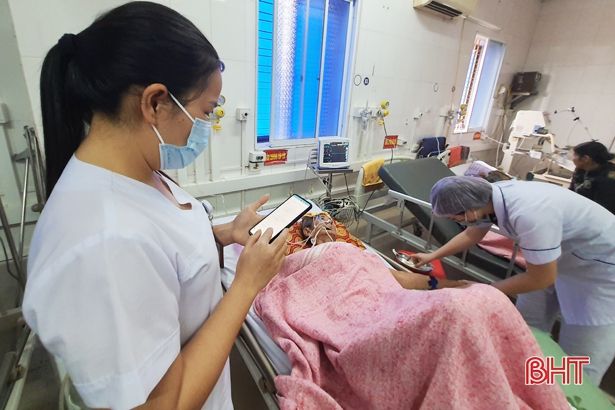 Bệnh viện tuyến huyện đầu tiên ở Hà Tĩnh giám sát quy trình chuyên môn trên smartphone