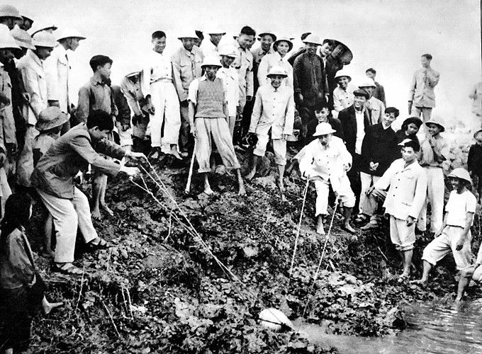 Chủ tịch Hồ Chí Minh - yêu nước nồng nàn từ hiểu thấu tình dân