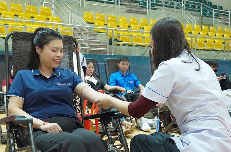 Hưởng ứng chiến dịch hiến máu tình nguyện, Ngày Chủ nhật Đỏ 2026 tại Hà Tĩnh vừa qua đã thu hút 650 người tham gia, góp phần bổ sung nguồn máu trong dịp Tết. image.jpg