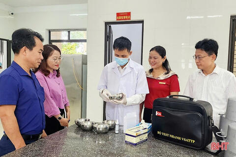 <a href="/tin-tuc-su-kien/an-toan-ve-sinh-thuc-pham" title="An toàn vệ sinh thực phẩm" rel="dofollow">AN TOÀN VỆ SINH THỰC PHẨM</a>