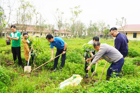 <a href="/tin-tuc-su-kien" title="TIN TỨC - SỰ KIỆN" rel="dofollow">TIN TỨC - SỰ KIỆN</a>