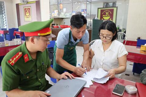 <a href="/tin-tuc-su-kien/an-toan-ve-sinh-thuc-pham" title="An toàn vệ sinh thực phẩm" rel="dofollow">AN TOÀN VỆ SINH THỰC PHẨM</a>
