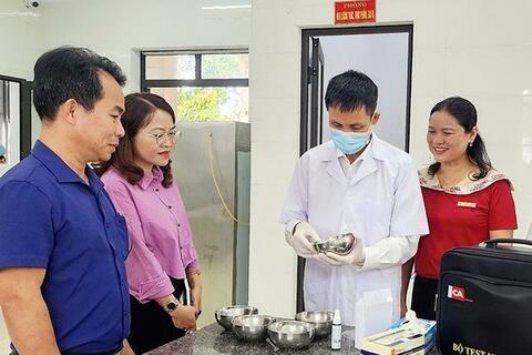 <a href="/tin-tuc-su-kien/an-toan-ve-sinh-thuc-pham" title="An toàn vệ sinh thực phẩm" rel="dofollow">AN TOÀN VỆ SINH THỰC PHẨM</a>