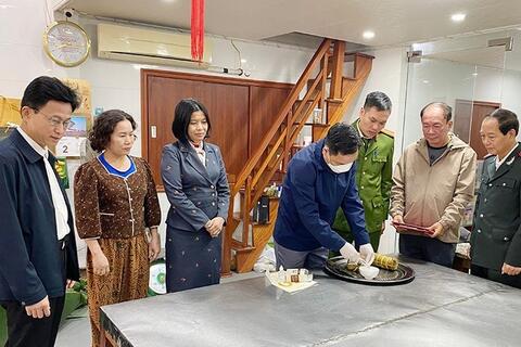 <a href="/tin-tuc-su-kien/an-toan-ve-sinh-thuc-pham" title="An toàn vệ sinh thực phẩm" rel="dofollow">AN TOÀN VỆ SINH THỰC PHẨM</a>
