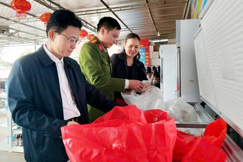 <a href="/tin-tuc-su-kien/an-toan-ve-sinh-thuc-pham" title="An toàn vệ sinh thực phẩm" rel="dofollow">AN TOÀN VỆ SINH THỰC PHẨM</a>