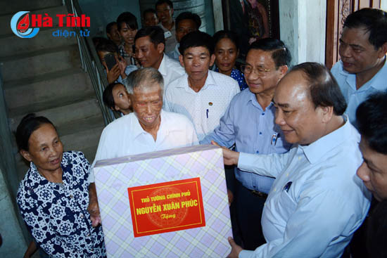thu tuong nguyen xuan phuc tri an gia dinh chinh sach o ha tinh