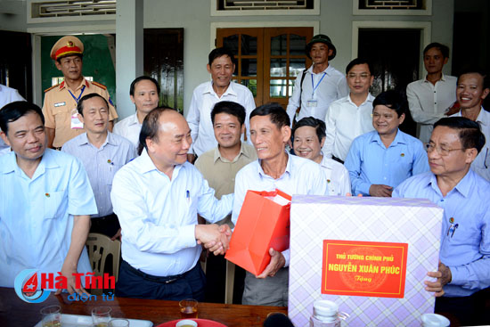 thu tuong nguyen xuan phuc tri an gia dinh chinh sach o ha tinh