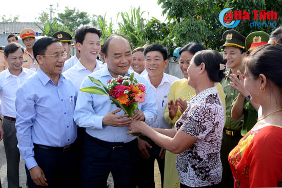 thu tuong nguyen xuan phuc tri an gia dinh chinh sach o ha tinh