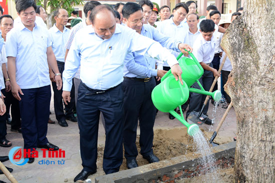 thu tuong nguyen xuan phuc tri an gia dinh chinh sach o ha tinh