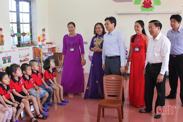 Phó Thủ tướng Chính phủ Vũ Đức Đam thăm, làm việc tại Hà Tĩnh