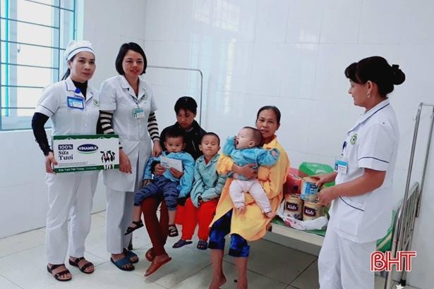 BVĐK thị xã Hồng Lĩnh quyên góp tiền hỗ trợ bệnh nhân nhi khó khăn