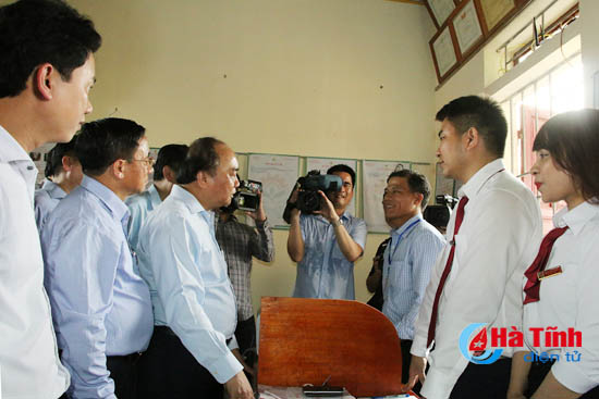 thu tuong nguyen xuan phuc tri an gia dinh chinh sach o ha tinh