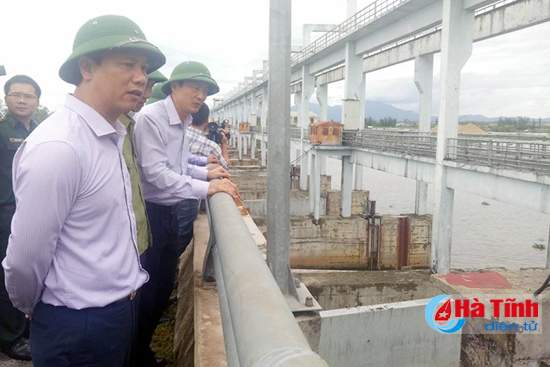 chu tich ubnd tinh kiem tra thiet hai chi dao khac phuc hau qua sau bao