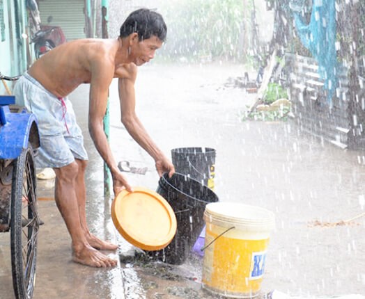 nuoc mua ngo sach ma ban va nguy hiem den khong ngo