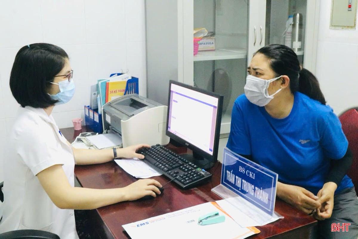 Bác sĩ Bệnh viện Đa khoa tỉnh Hà Tĩnh tư vấn về sức khoẻ sinh sản. bqbht_br_z7606404810692-1162f7e1b886878914c4026ecfdcc0a4.jpg