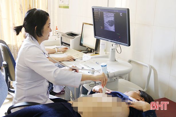 Bệnh viện Bạch Mai khám tầm soát ung thư vú miễn phí cho 500 chị em Hà Tĩnh