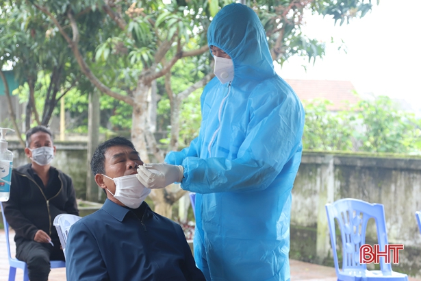 Số ca bệnh tăng cao, lực lượng y tế cơ sở ở Hà Tĩnh “gồng mình” chống dịch!