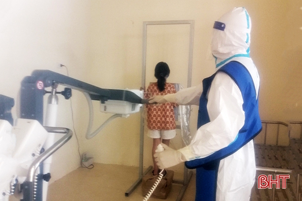 Những y bác sĩ tiếp tục “chiến đấu” với COVID-19 trong Khu cách ly F0 Mitraco