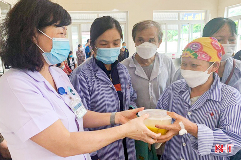 Các cơ sở y tế Hà Tĩnh tích cực san sẻ khó khăn với người bệnh
