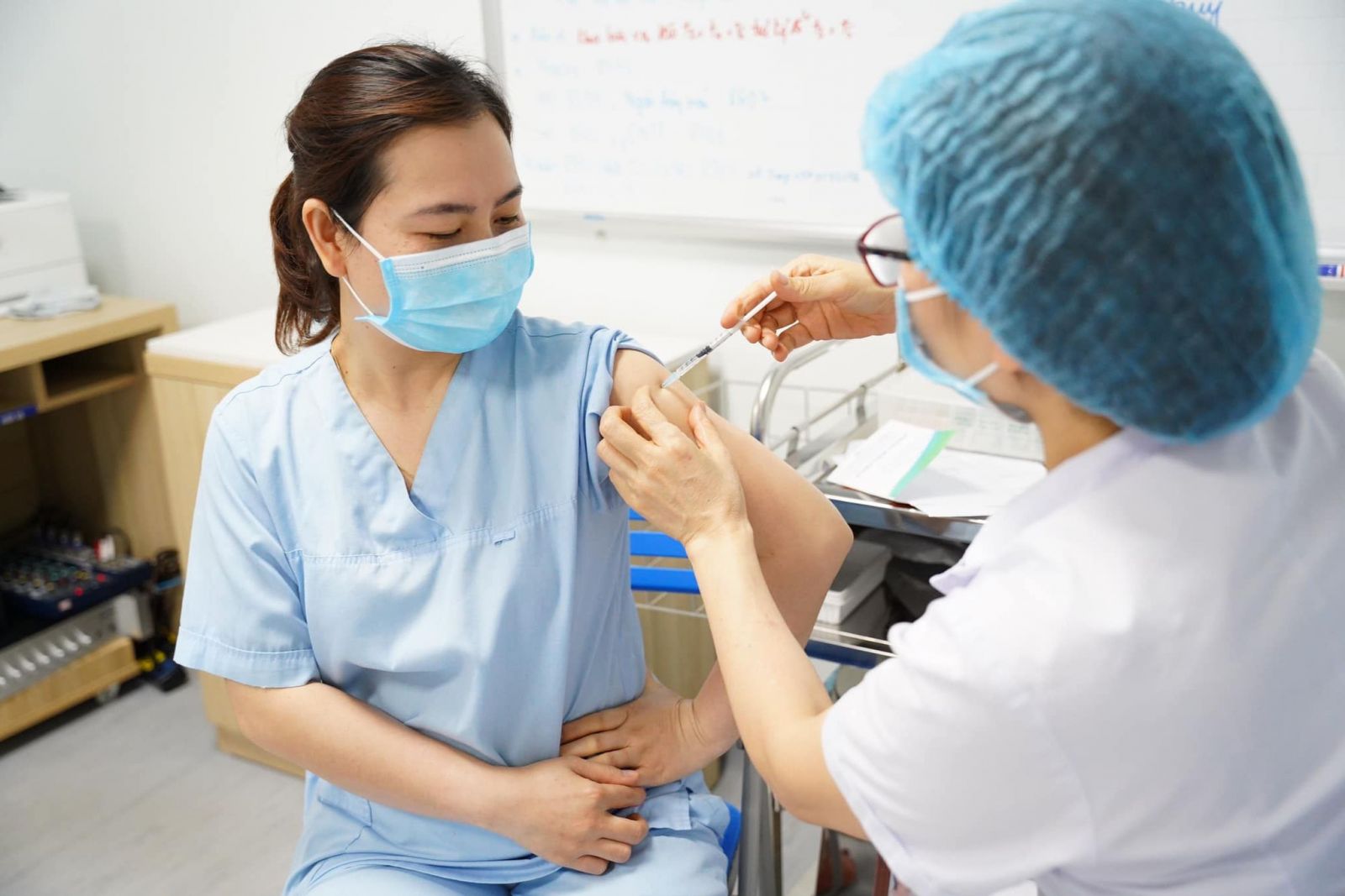 Bộ Y tế: Khoảng 110 triệu liều vắc-xin phòng Covid-19 cam kết cung ứng cho Việt Nam trong năm 2021
