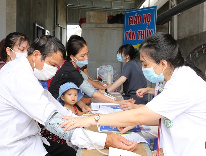 Xét nghiệm sàng lọc cholesterol máu cho 357 người dân thôn Hồng Hà, thị trấn Nghèn