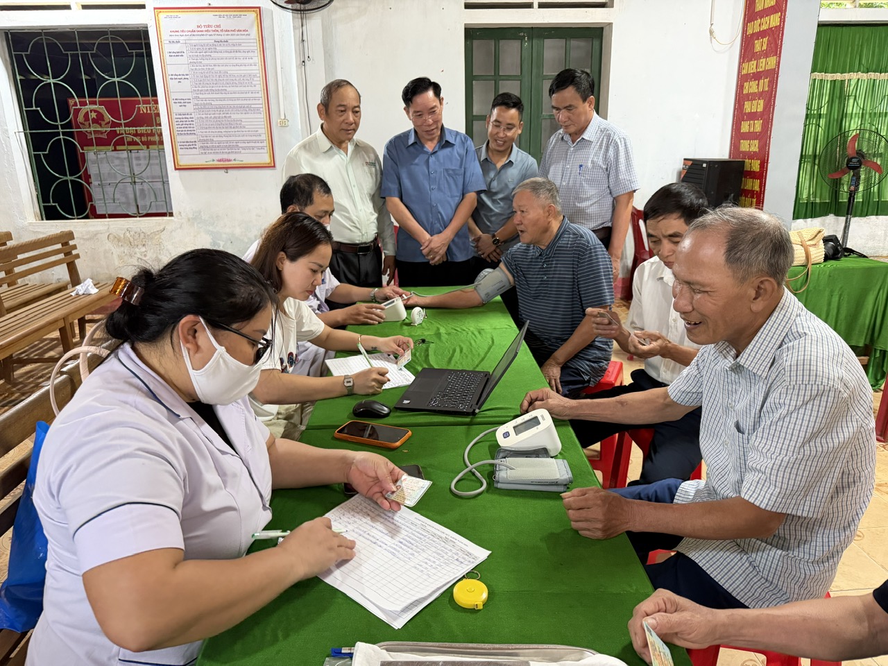 Hà Tĩnh đang mở chiến dịch cao điểm 90 ngày khám sức khỏe định kỳ, khám sàng lọc miễn phí cho người dân. bqbht_br_aa.jpg