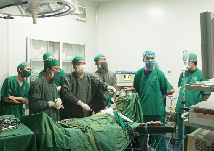 Bệnh viện tuyến huyện đầu tiên phẫu thuật nội soi đặt tấm lưới nhân tạo