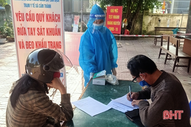 Trạm y tế ở Hà Tĩnh trực 24/24h hướng dẫn, hỗ trợ người dân từ vùng dịch về quê ăn tết an toàn