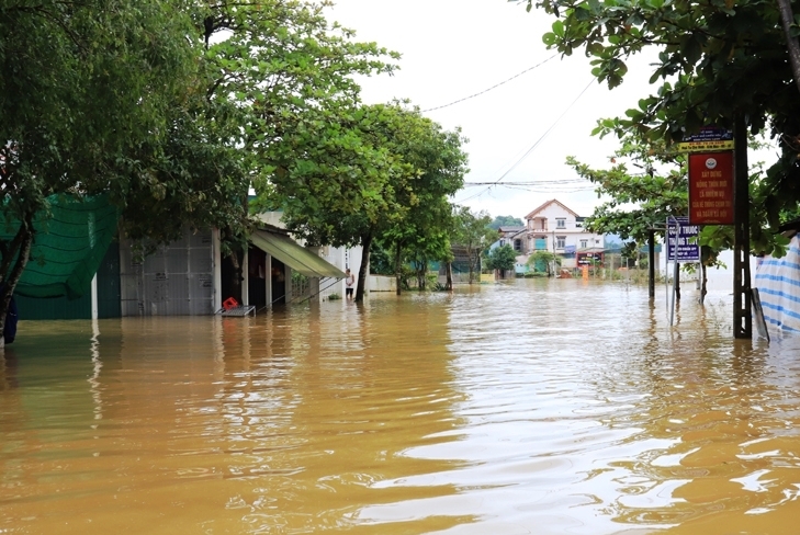Các địa bàn ngập lụt ở Hà Tĩnh khẩn trương vệ sinh môi trường, ngăn dịch bệnh bùng phát